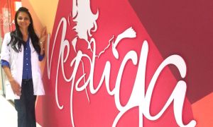 Enfermeira encontrou na pós-graduação em Enfermagem Estética mais conhecimento e novas amizades; assista ao vídeo